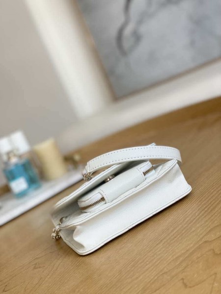 Chanel A81215 Mini messenger bag with Handle White - Image 5