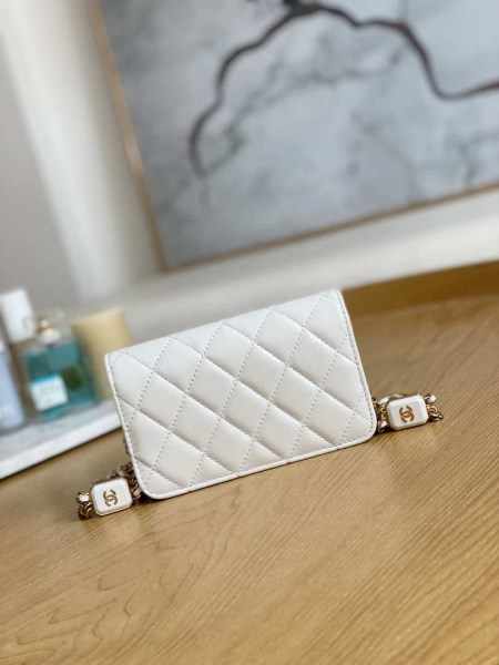 Chanel A68098 Mini Flap Bag Lambskin Onyx Small Square Stewardess Bag White
