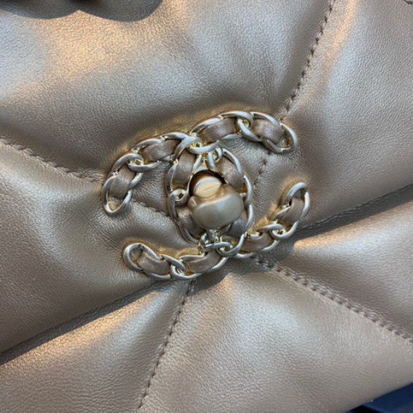 Chanel As1160 Chanel 19 Handbag Flap Lambskin Gold - Image 4