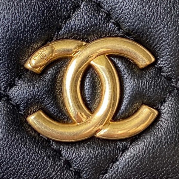 Chanel AP3513 Woc Clutch With Chain lambskin Imitation Pearls Enamel & Gold Black - Image 2