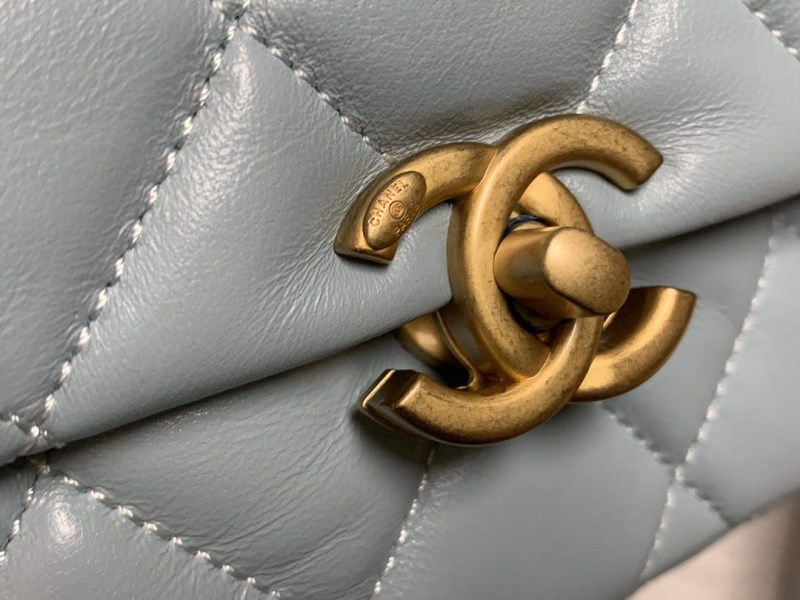 Chanel AS3206 Small Flap bag lambskin gold Blue - Image 2