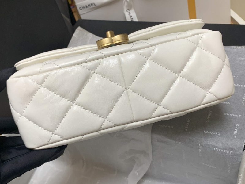Chanel AS3206 Small Flap bag lambskin gold White - Image 5