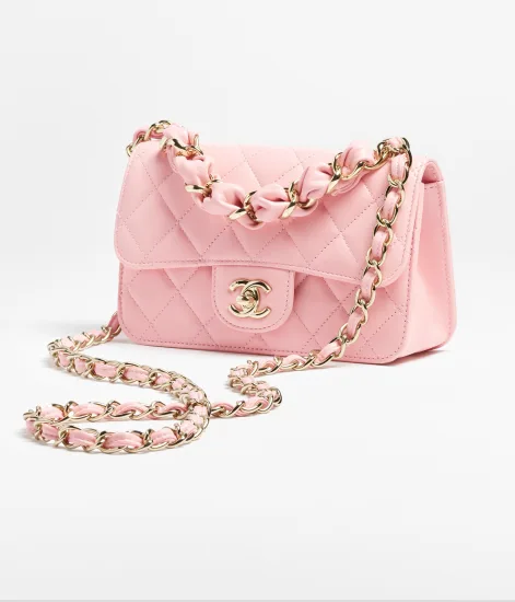 Chanel Shoulder Bags vs Tote Bags: Which Suits Your Lifestyle?