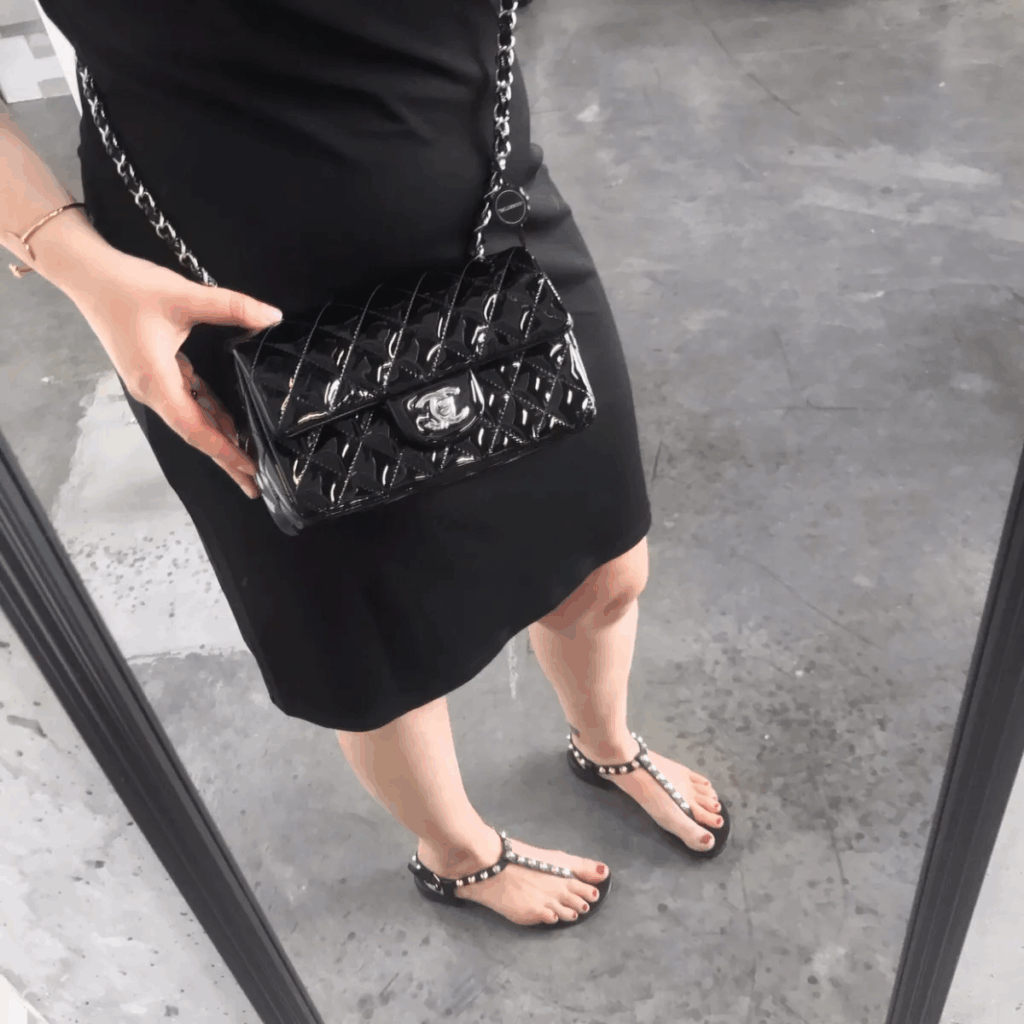 A Detailed Size Guide: What Fits Inside the Chanel Mini Flap Bag 17cm?