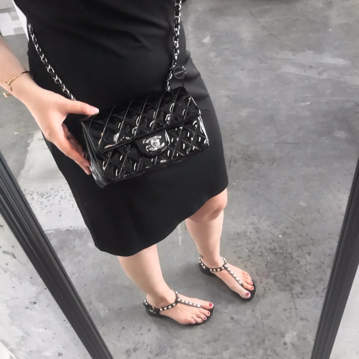 A Detailed Size Guide: What Fits Inside the Chanel Mini Flap Bag 17cm?