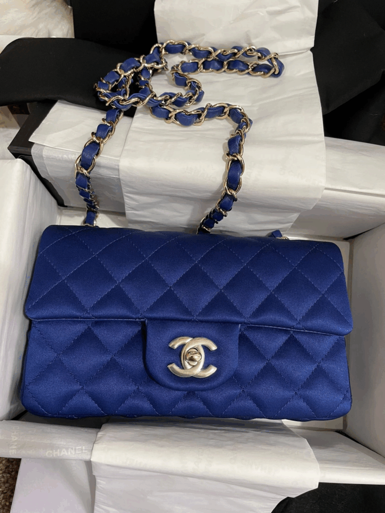 The Perfect First Chanel? A Deep Dive into the Black Lambskin WOC with Gold Metal