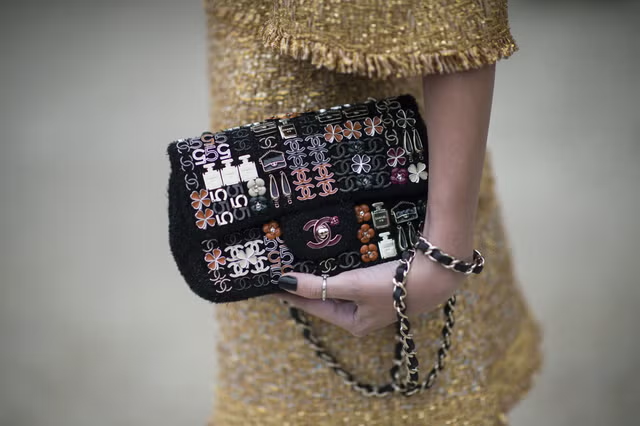 Chanel Classic Flap vs Chanel 2.55: Which Iconic Handbag Is Right for You?
