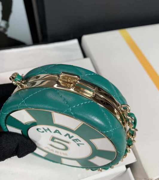 Chanel Ap3704 Clutch With Chain Lambskin Enamel & Gold-Tone Metal Green & White - Image 2