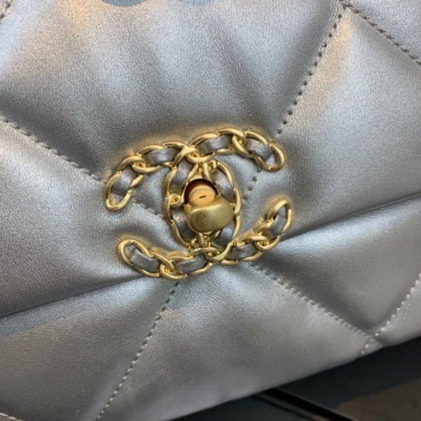 Chanel As1160 Chanel 19 Handbag Flap Lambskin Silvery - Image 4