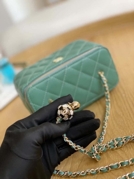 Chanel A81242 Vanity with chain Lambskin Gold football Light Green - Image 2