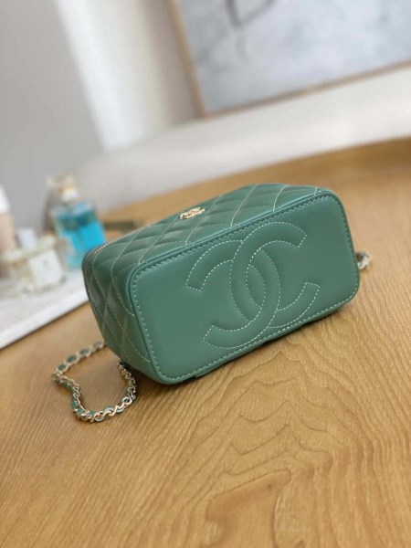 Chanel A81242 Vanity with chain Lambskin Gold football Light Green - Image 4