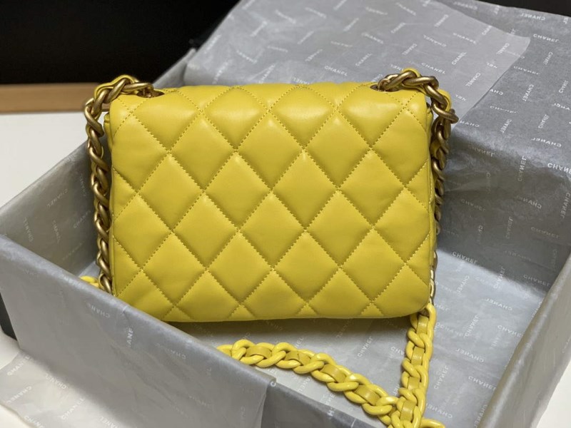 Chanel AS3206 Small Flap bag lambskin gold Yellow - Image 3