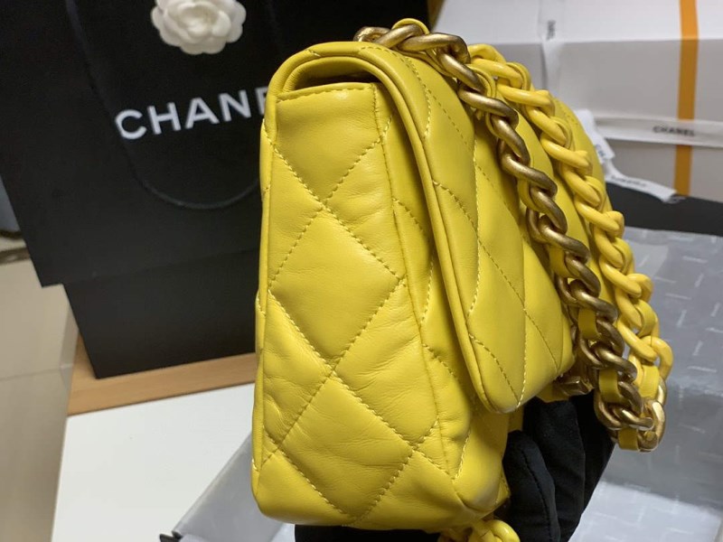 Chanel AS3206 Small Flap bag lambskin gold Yellow - Image 4