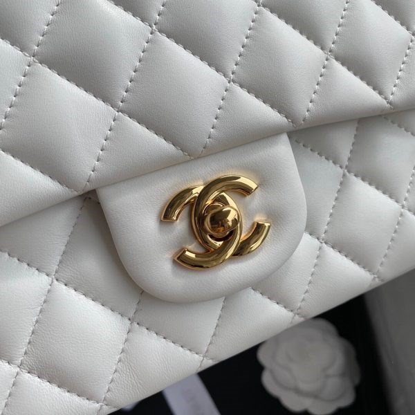 Chanel A01112 CF Quilted Classic Flap Bag in Grainy Lambskin White - Image 2