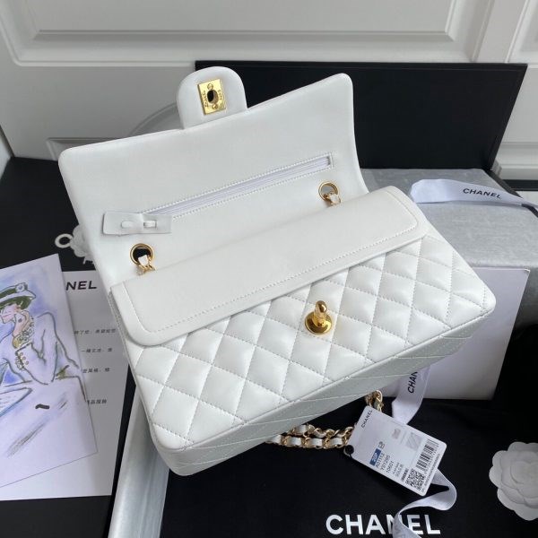 Chanel A01112 CF Quilted Classic Flap Bag in Grainy Lambskin White - Image 5