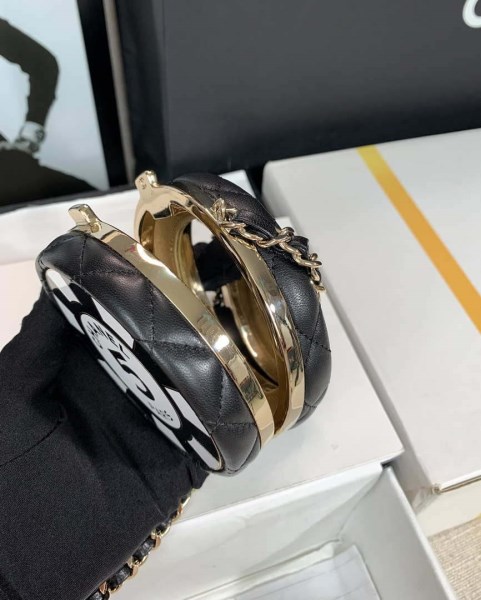 Chanel Ap3704 Clutch With Chain Lambskin Enamel & Gold-Tone Metal Black & White - Image 5