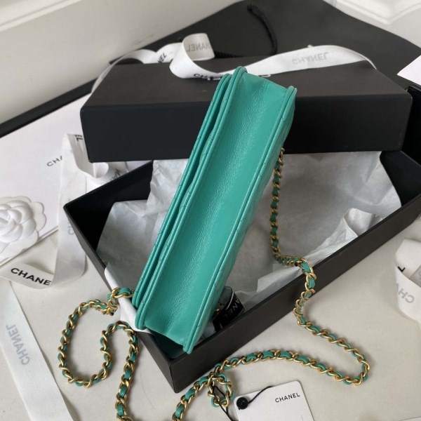 Chanel AP3385 Woc Flap Phone Holder With Chain Lambskin Green Gold - Image 5