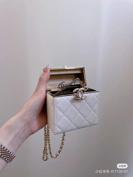 Chanel AP2656 Small box with chain lambskin White - Image 3
