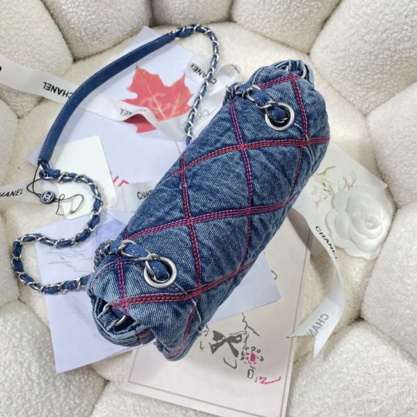 Chanel AS3188 22A Beach Denim saddle bag Denim blue - Image 3