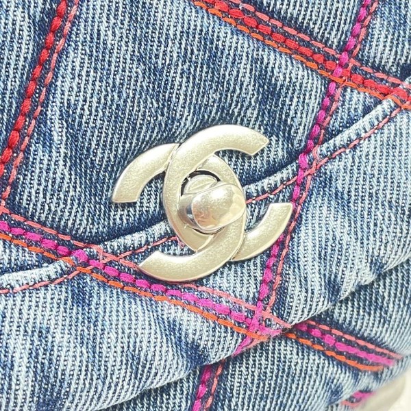 Chanel AS3188 22A Beach Denim saddle bag Denim blue - Image 5