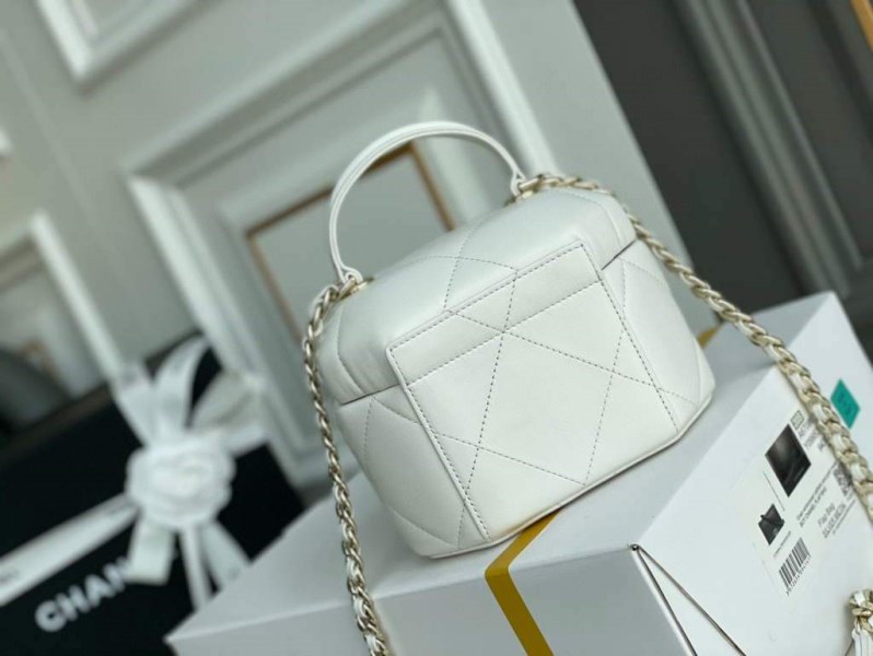 Chanel AS2630 Small Vanity Case Lambskin White - Image 2