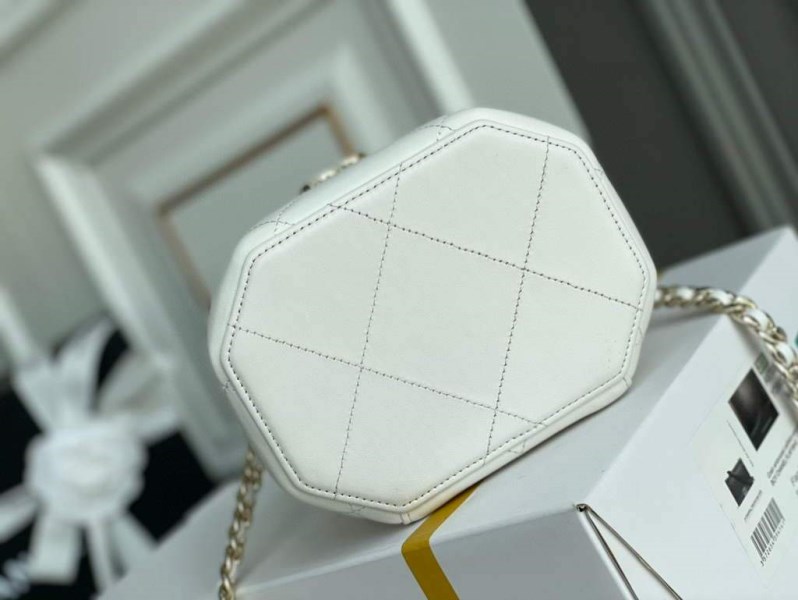Chanel AS2630 Small Vanity Case Lambskin White - Image 3
