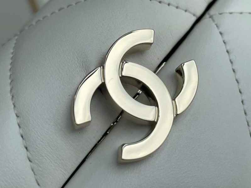 Chanel AS2630 Small Vanity Case Lambskin White - Image 4