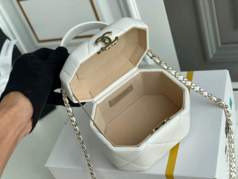 Chanel AS2630 Small Vanity Case Lambskin White - Image 5