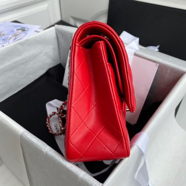 Chanel A01112 CF Quilted Classic Flap Bag in Grainy Lambskin Red - Image 4