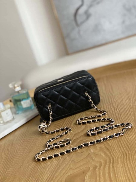 Chanel A81242 Vanity with chain Lambskin Gold football Black - Image 4